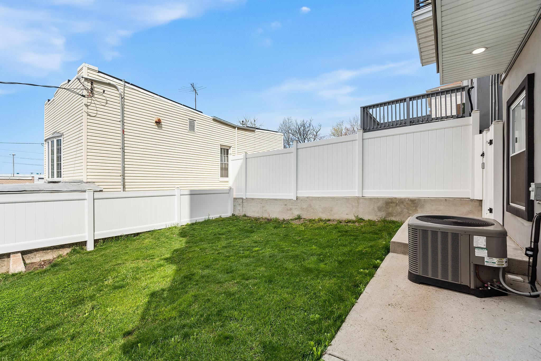 283 TERRACE AVE Unit: 1