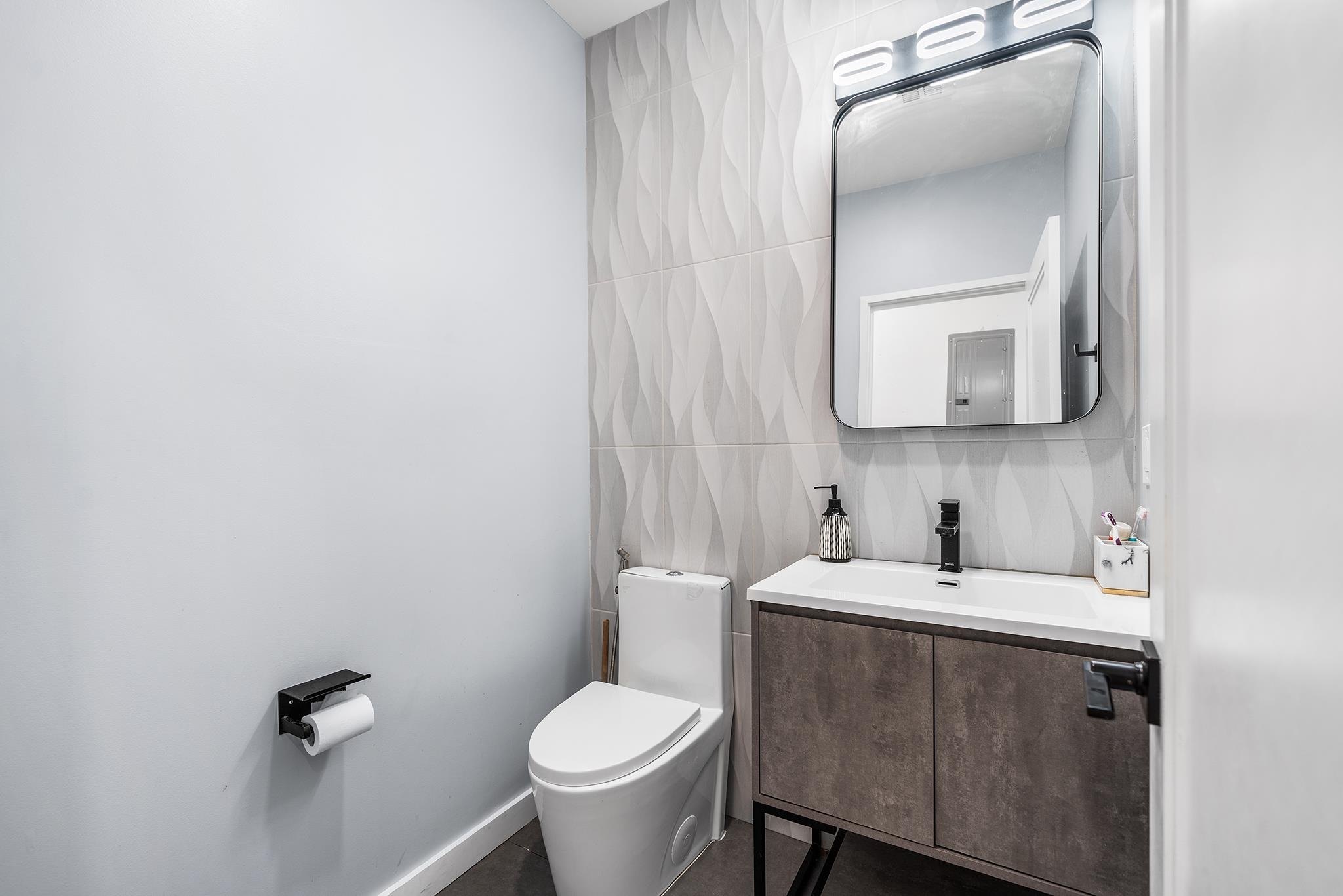 283 TERRACE AVE Unit: 1