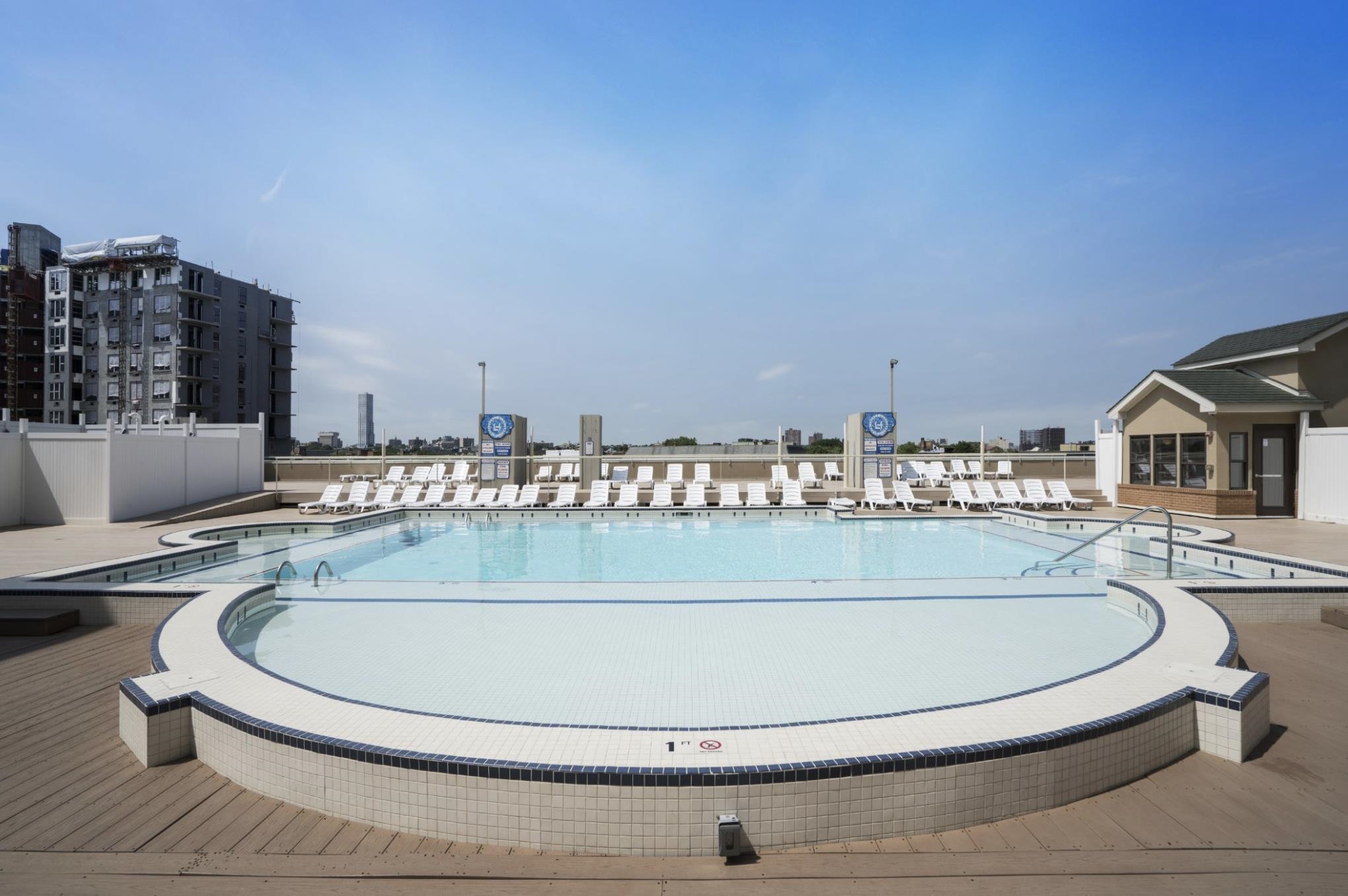 10 REGENT ST Unit: 415