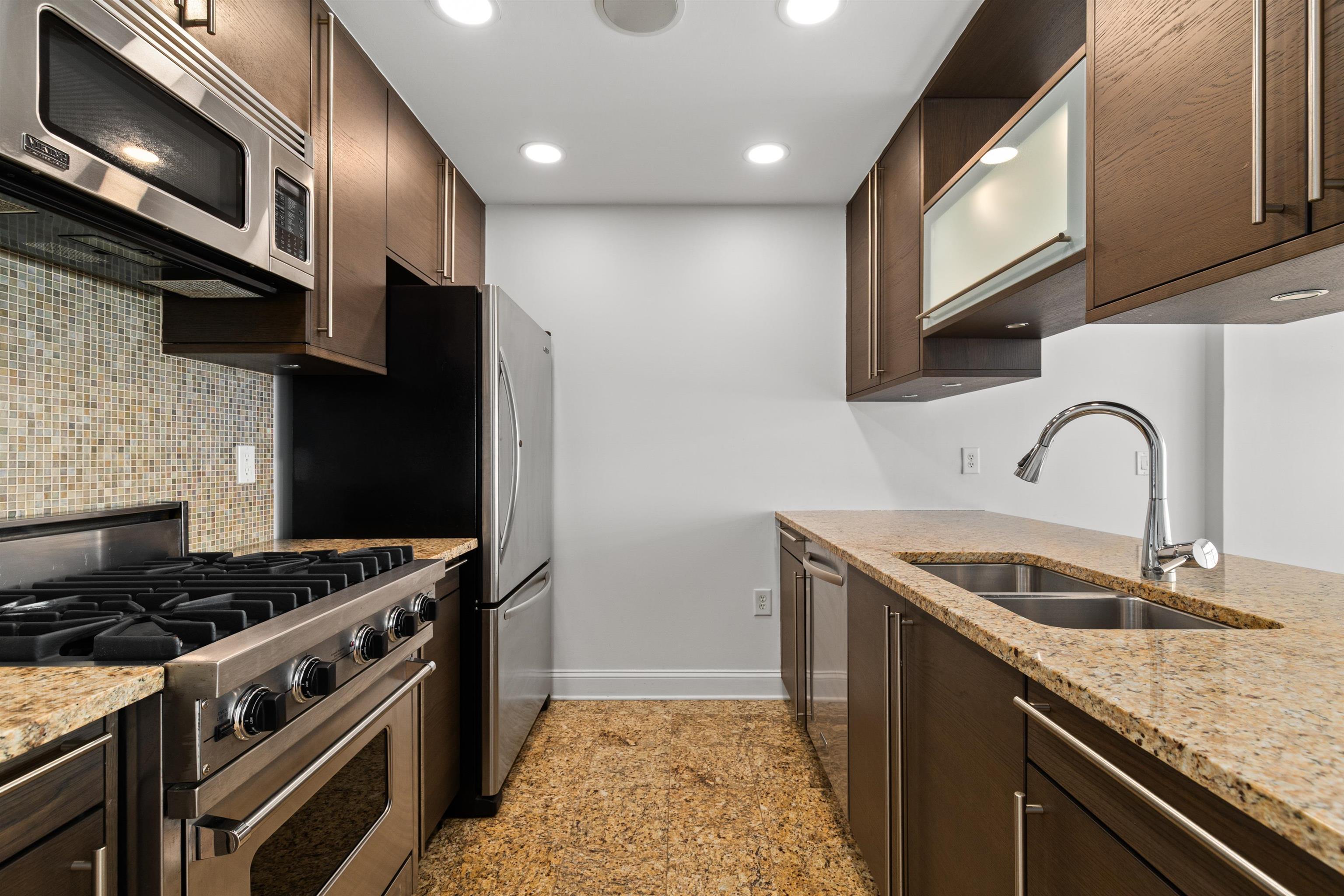 10 REGENT ST Unit: 415