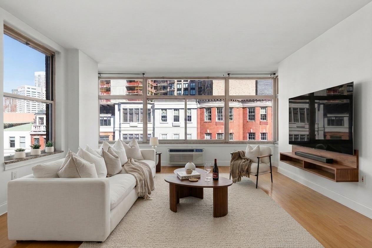 10 REGENT ST Unit: 415