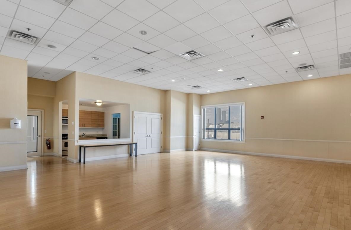 10 REGENT ST Unit: 415