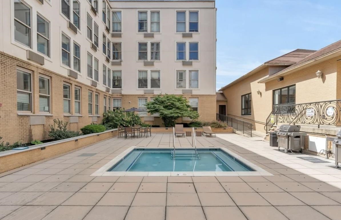 10 REGENT ST Unit: 415