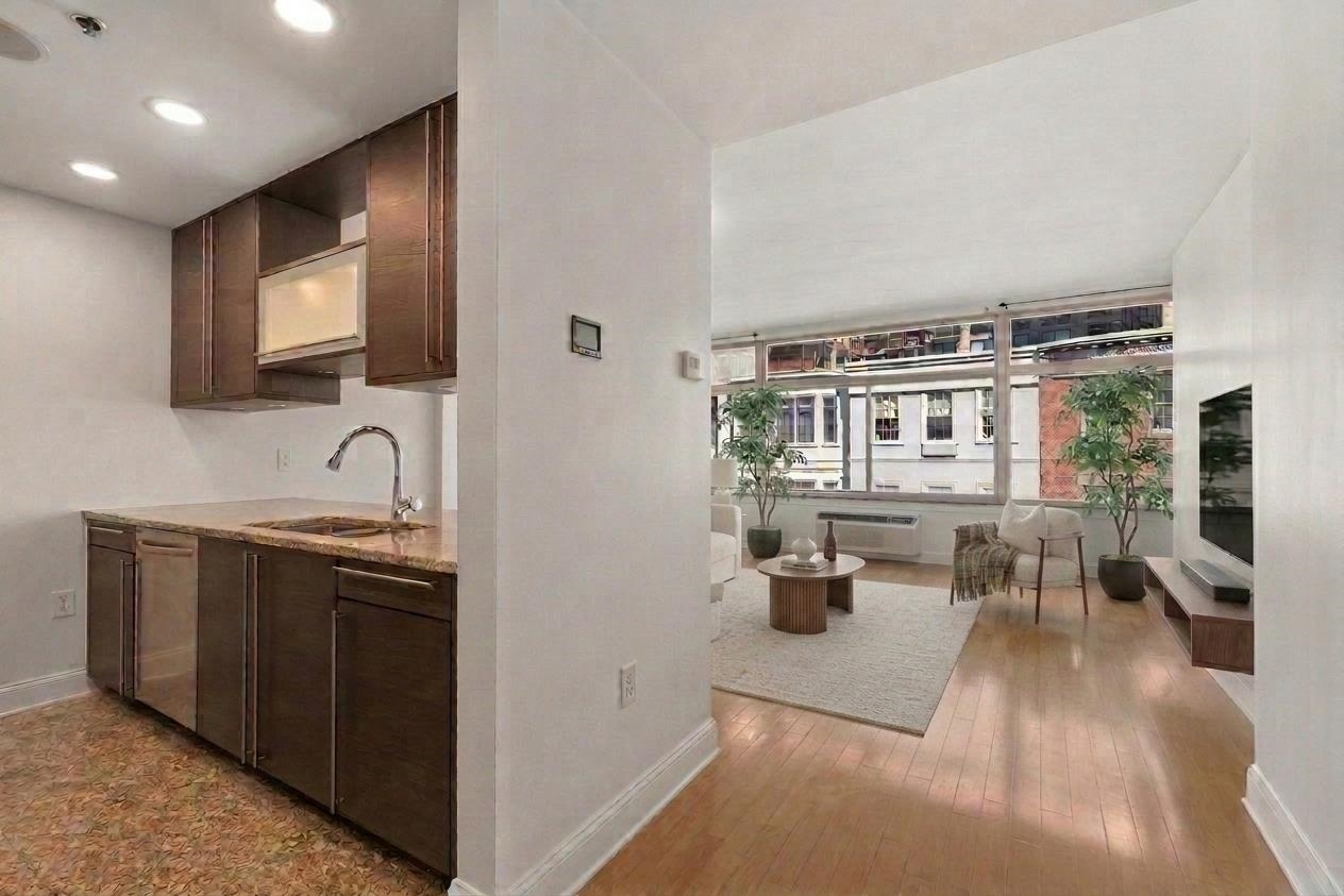 10 REGENT ST Unit: 415