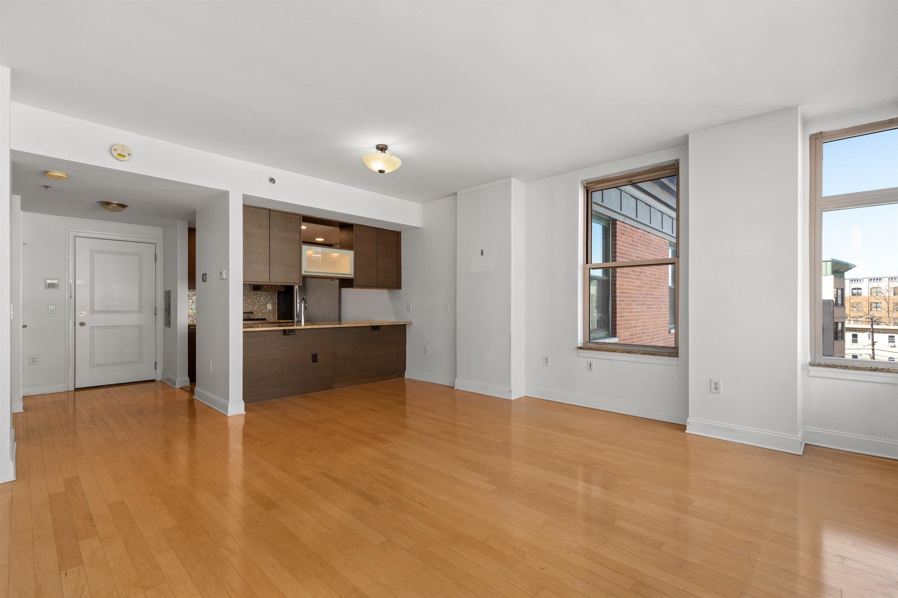 10 REGENT ST Unit: 415