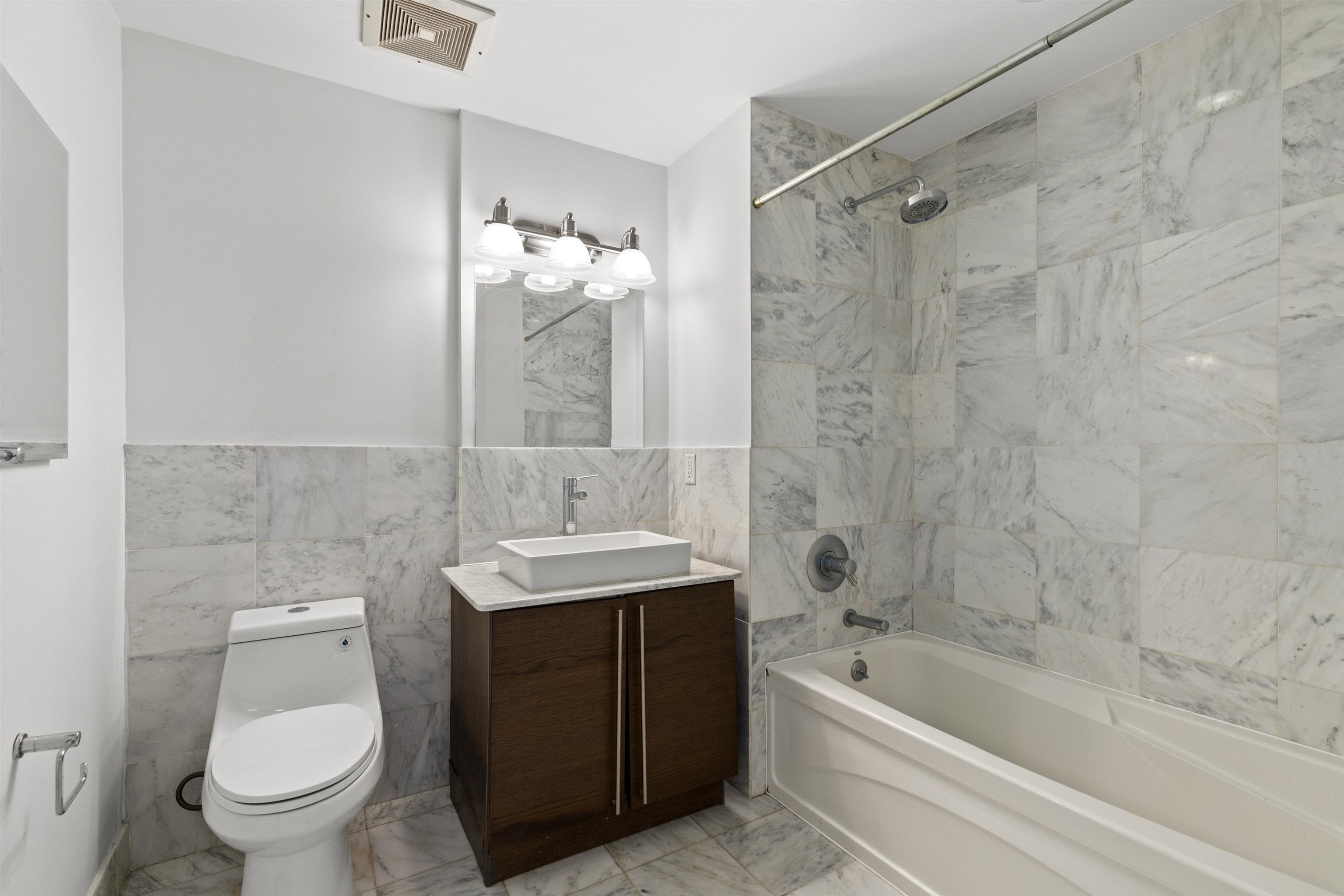 10 REGENT ST Unit: 415