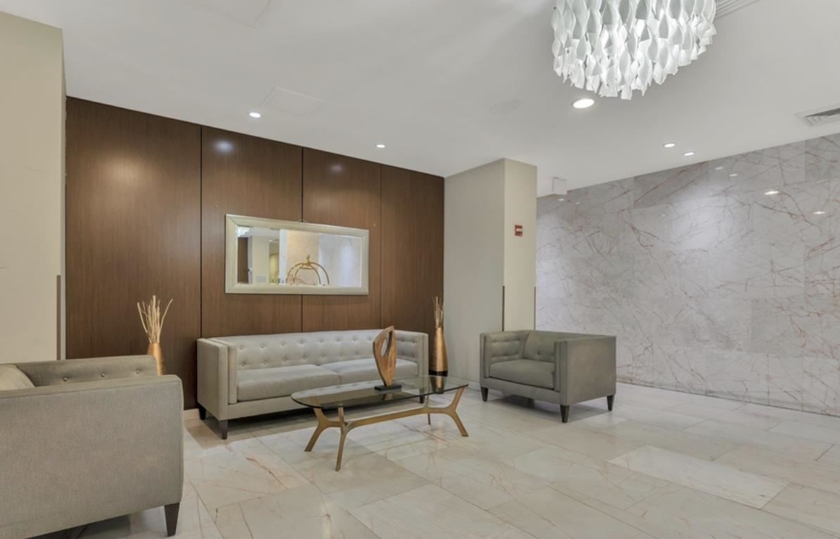 10 REGENT ST Unit: 415