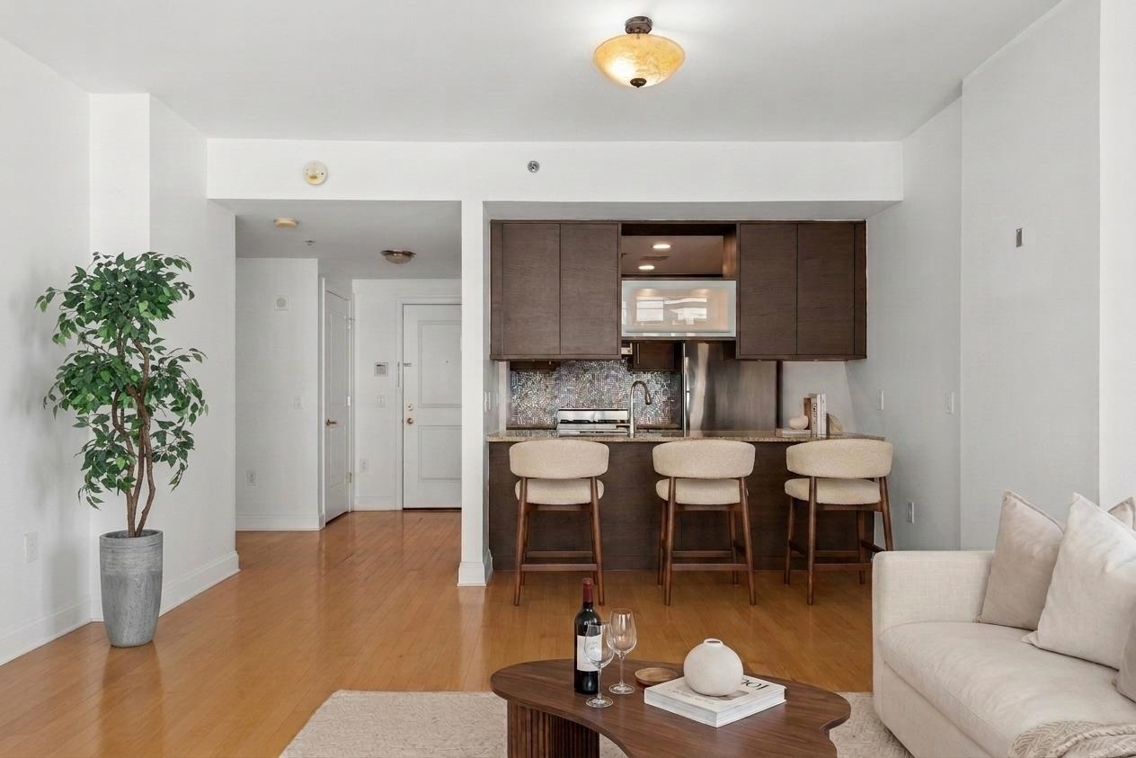10 REGENT ST Unit: 415