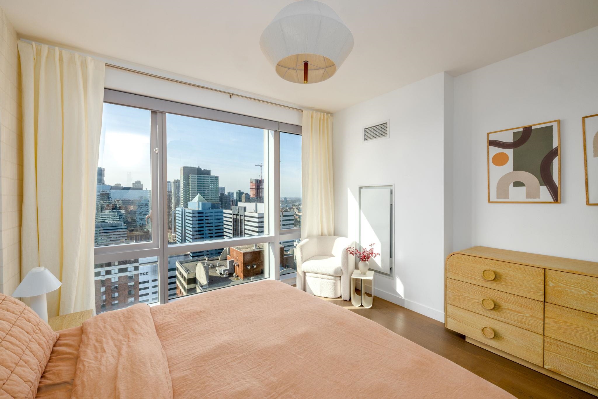 75 PARK LANE SOUTH Unit: 3507