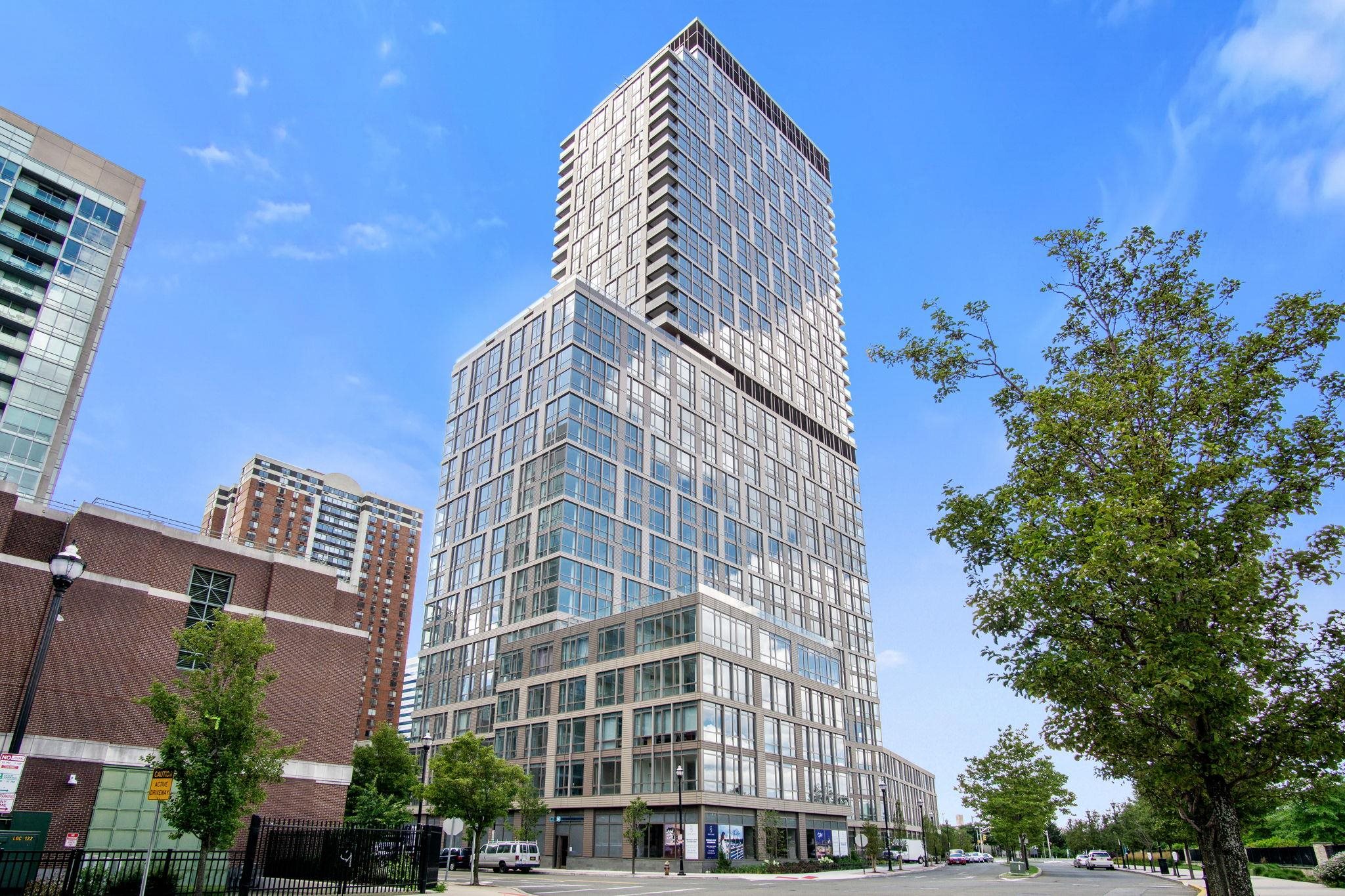 75 PARK LANE SOUTH Unit: 3507