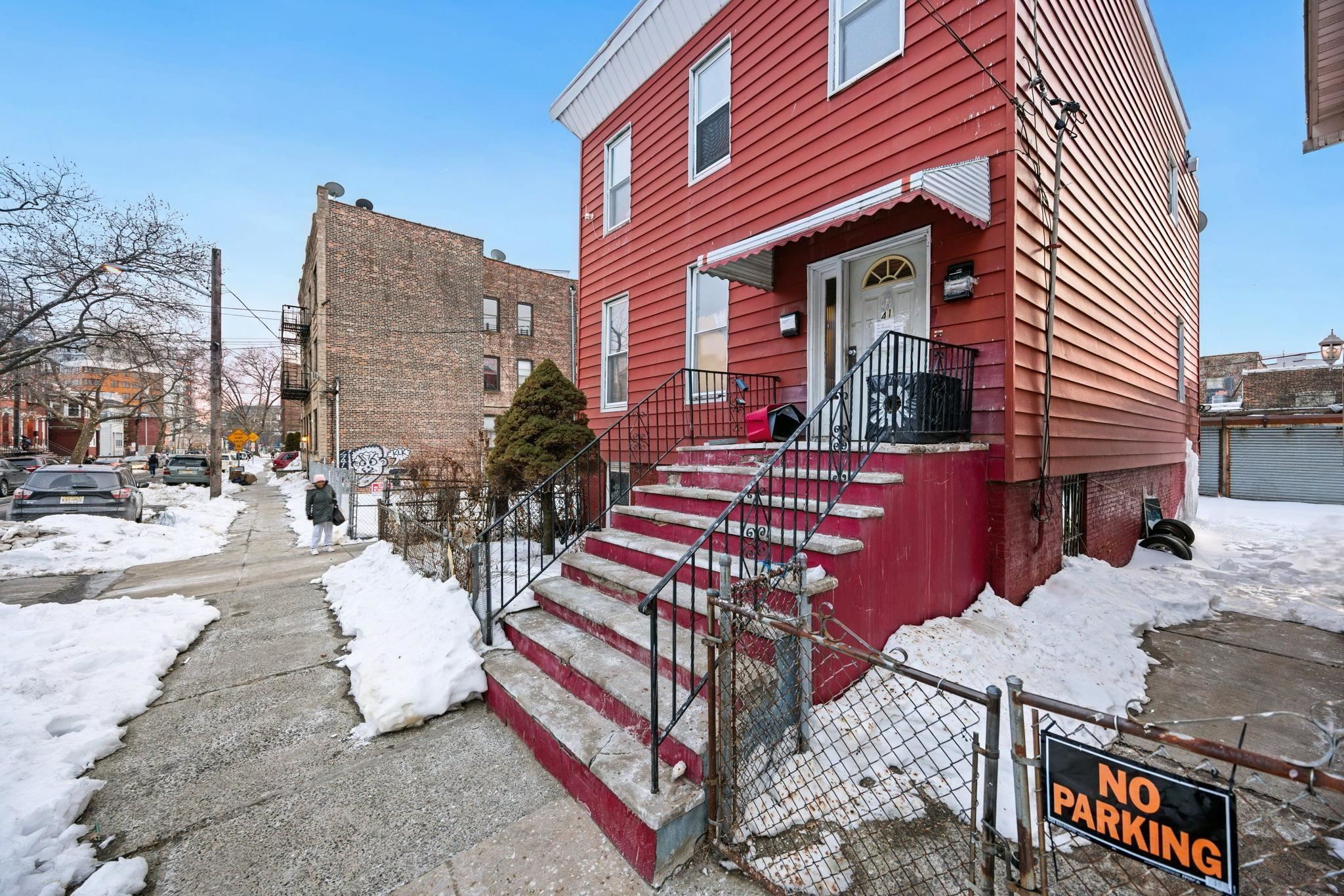 41-43 STORMS AVE