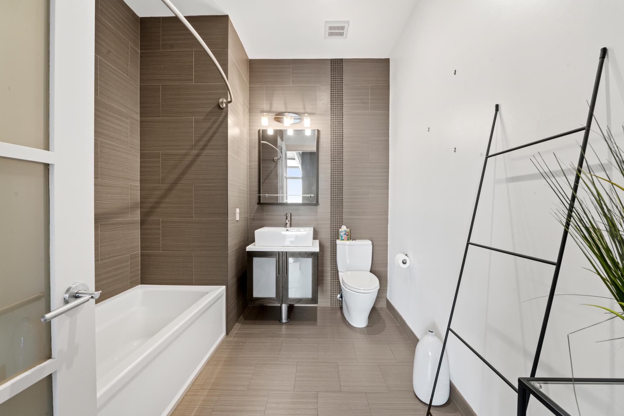 650 MONTGOMERY ST Unit: 505