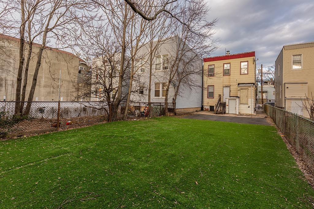 287 CATOR AVE