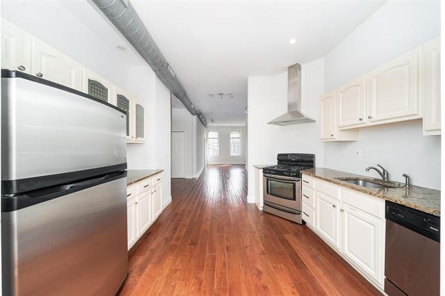 245 GRIFFITH ST Unit: 2