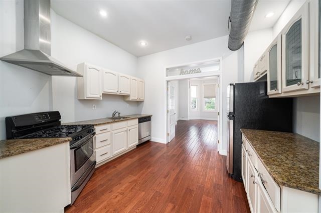 245 GRIFFITH ST Unit: 2