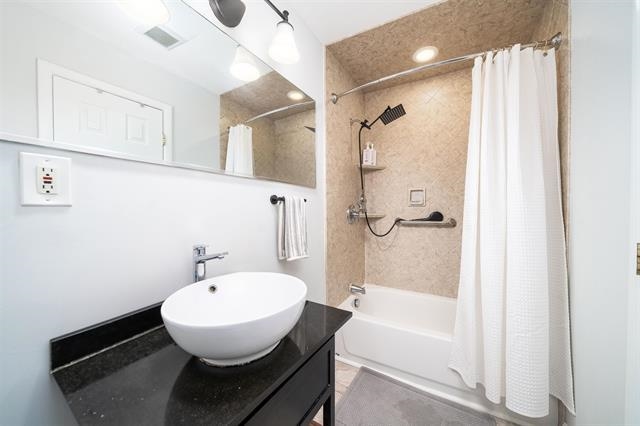 245 GRIFFITH ST Unit: 2