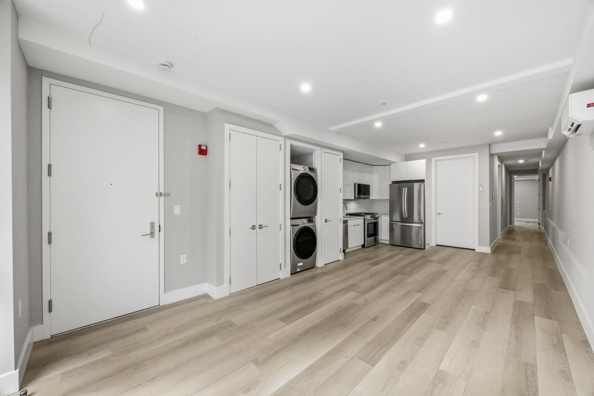 77 VAN REYPEN ST Unit: 1