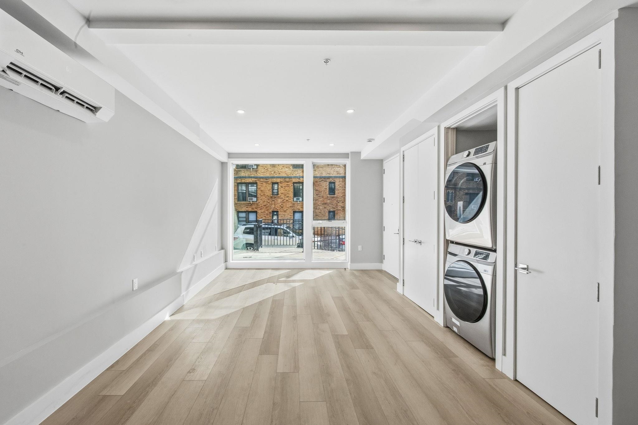 77 VAN REYPEN ST Unit: 1