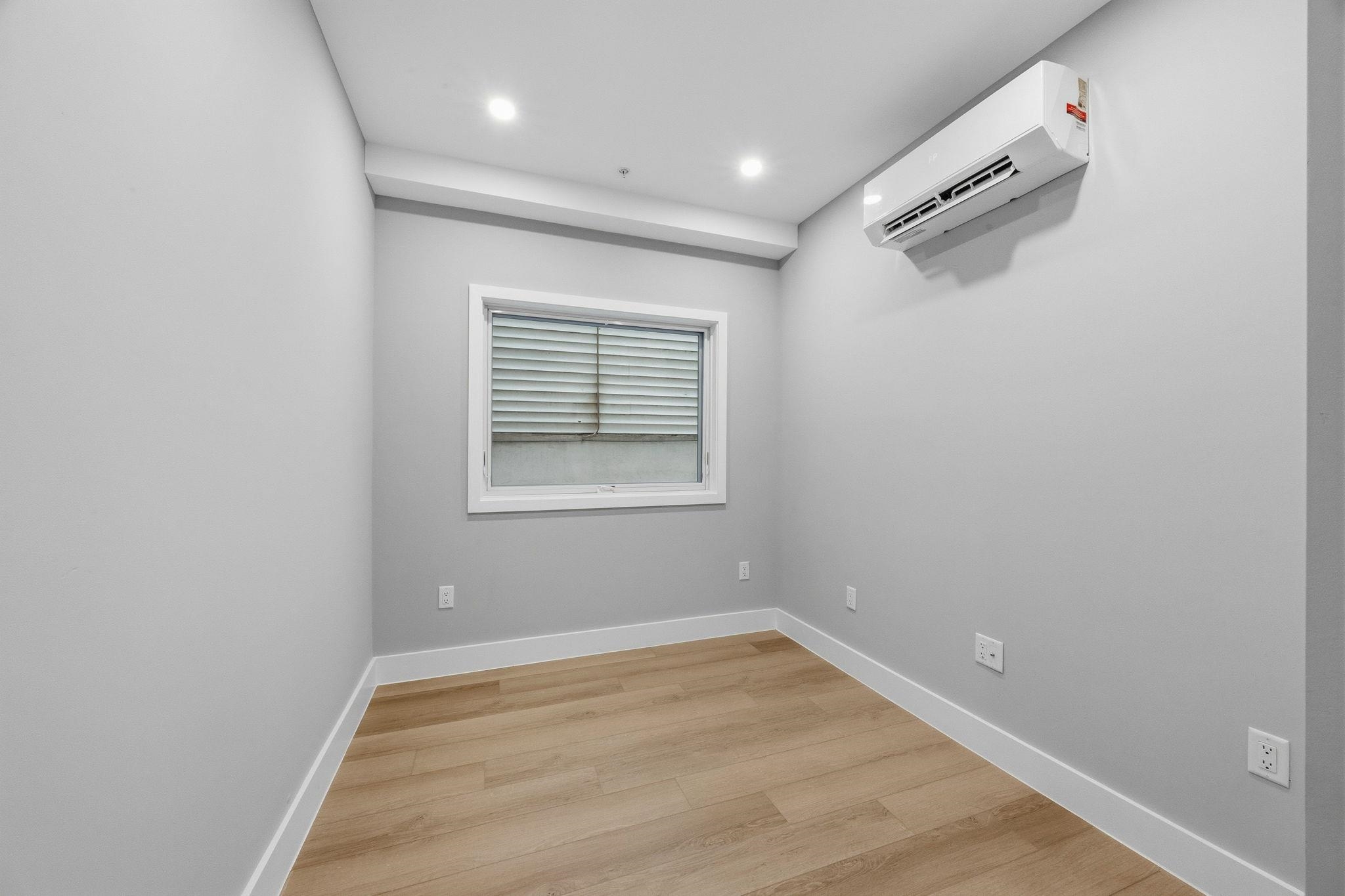 77 VAN REYPEN ST Unit: 1