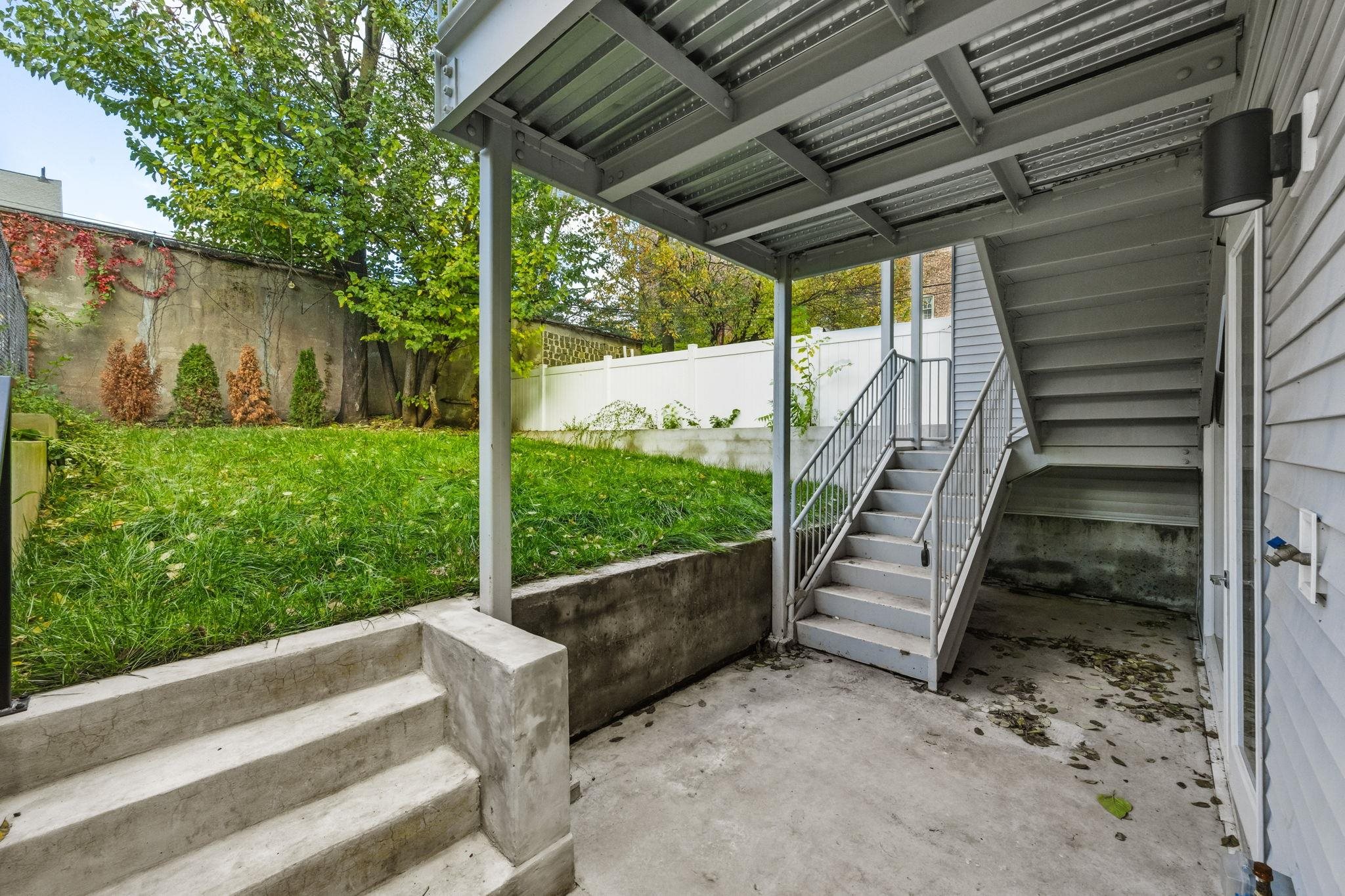 77 VAN REYPEN ST Unit: 1