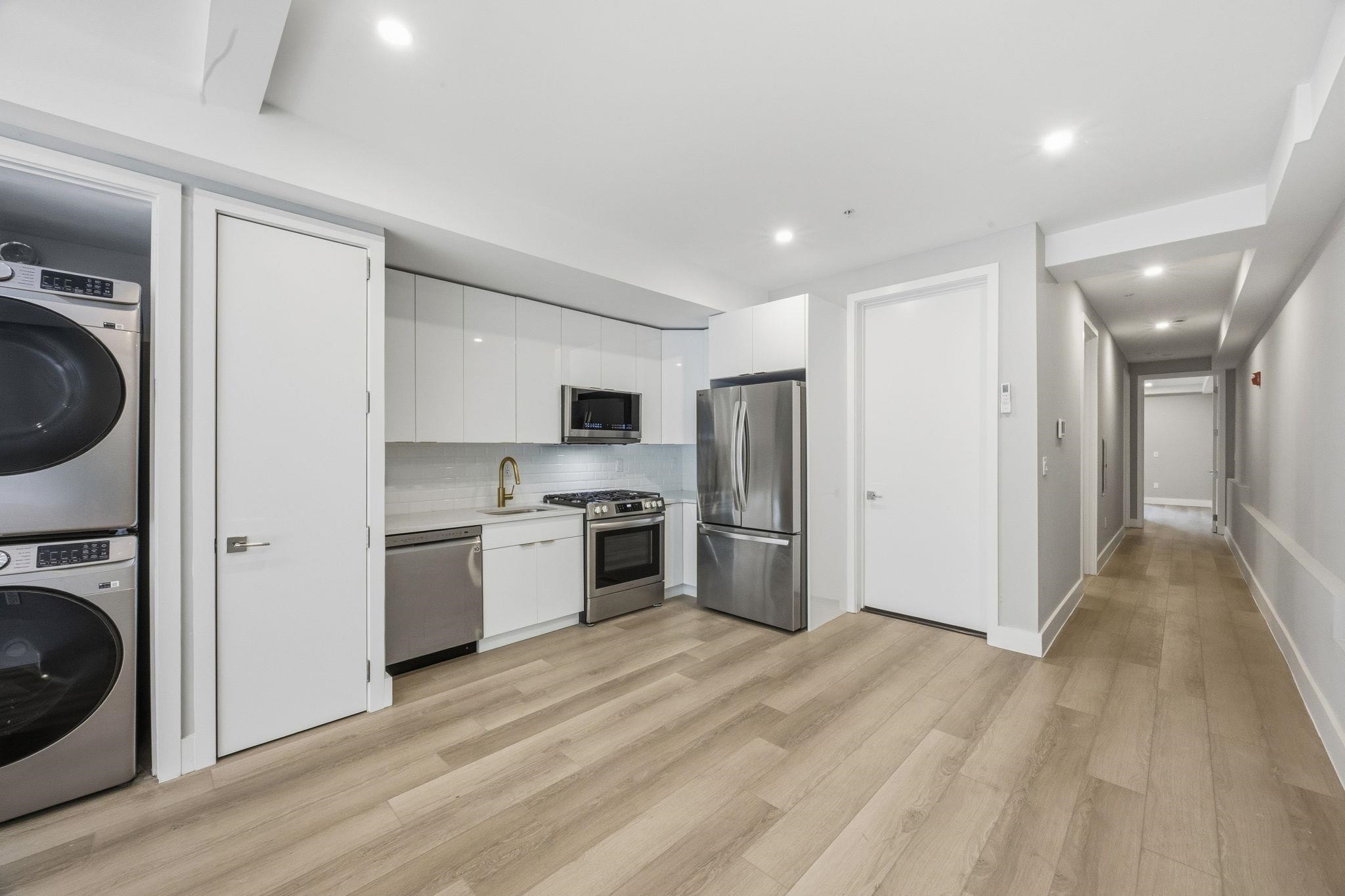 77 VAN REYPEN ST Unit: 1