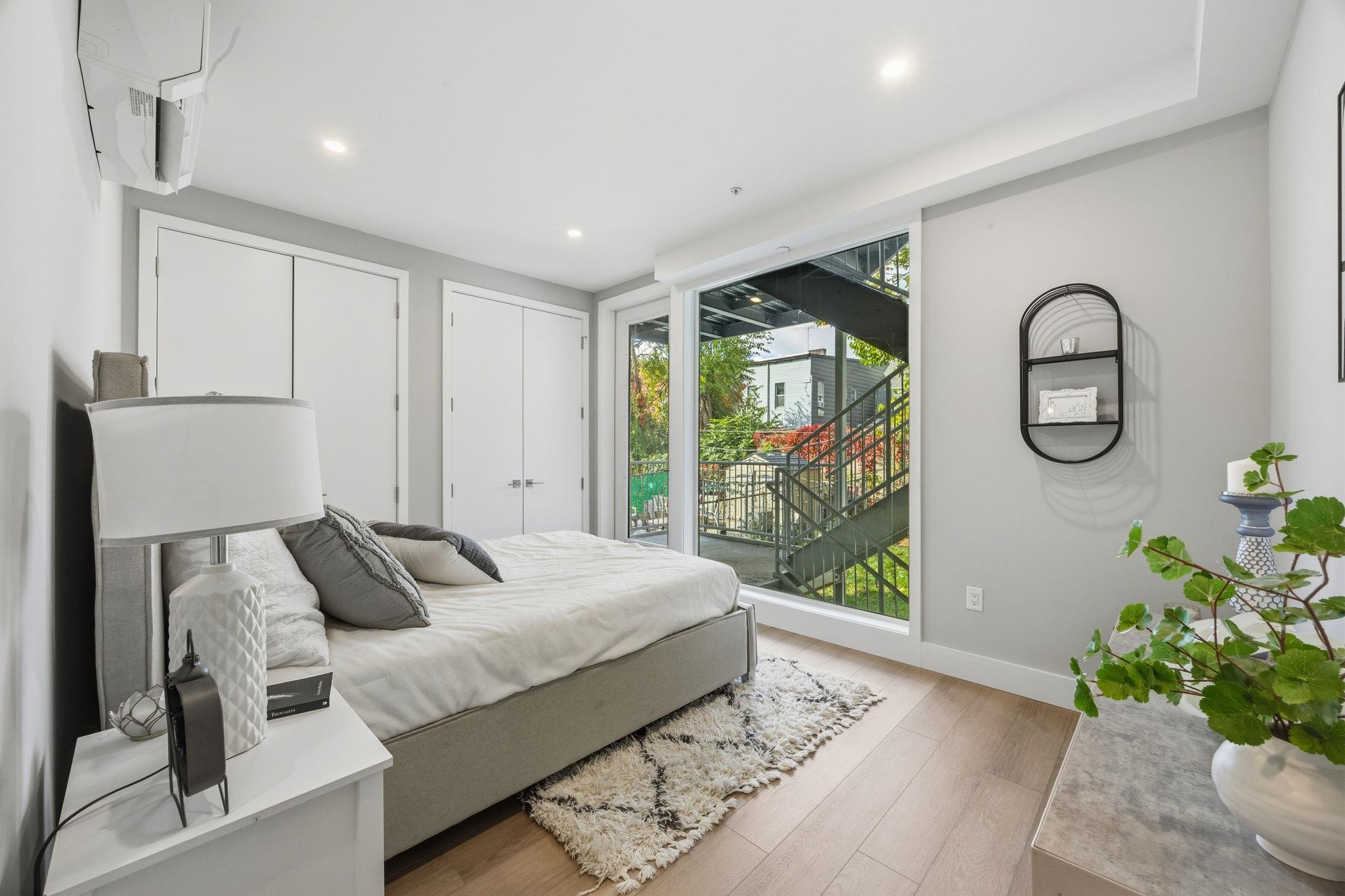 77 VAN REYPEN ST Unit: 1