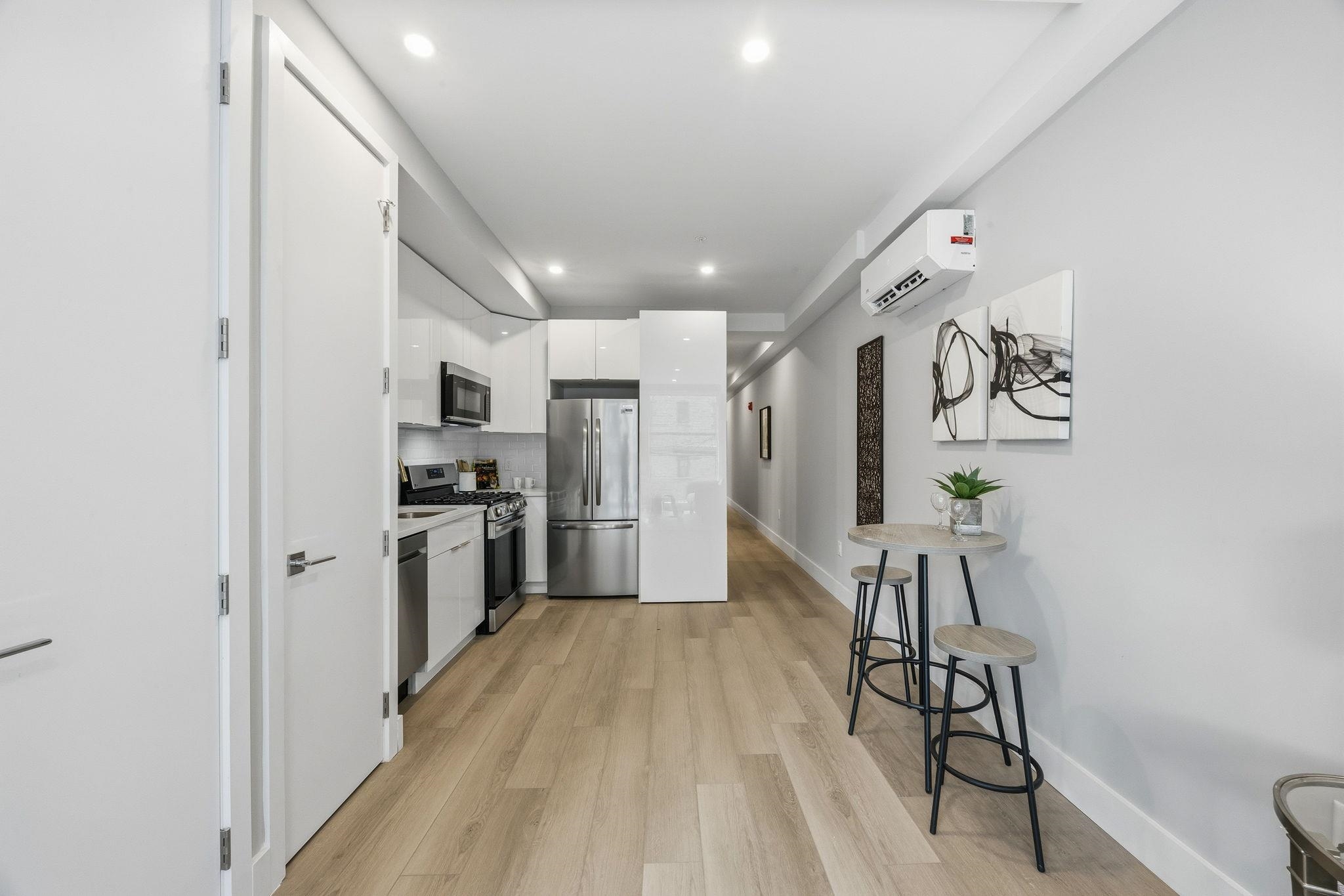 77 VAN REYPEN ST Unit: 1