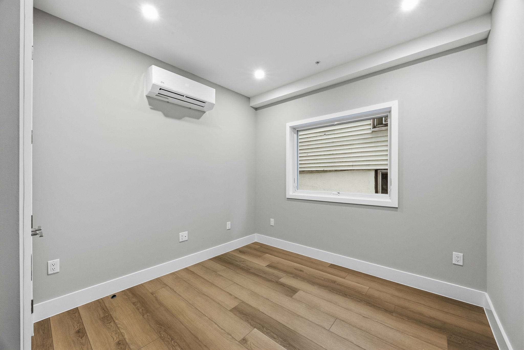 77 VAN REYPEN ST Unit: 1