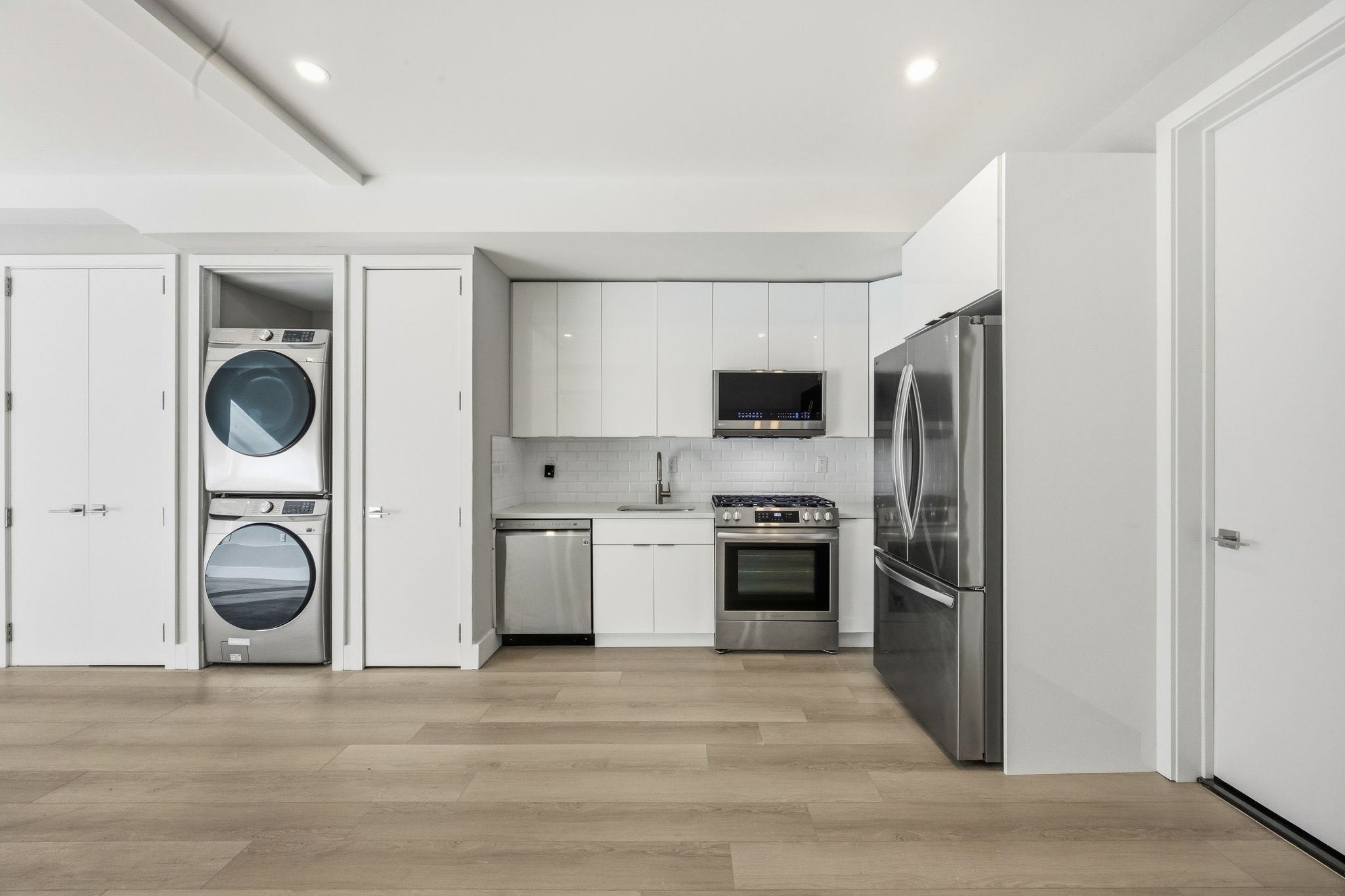 77 VAN REYPEN ST Unit: 1