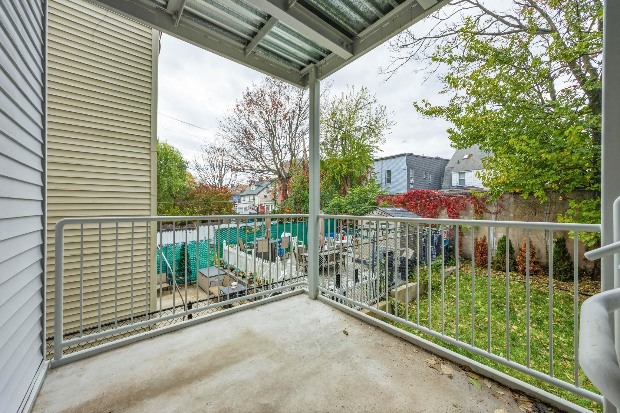 77 VAN REYPEN ST Unit: 2