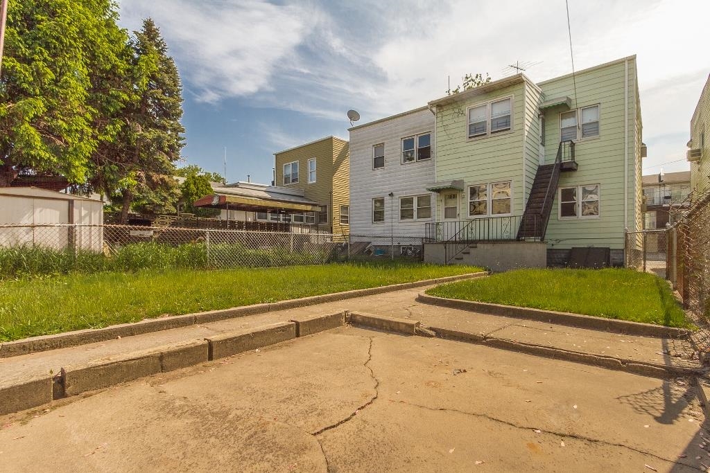 306 NEPTUNE AVE