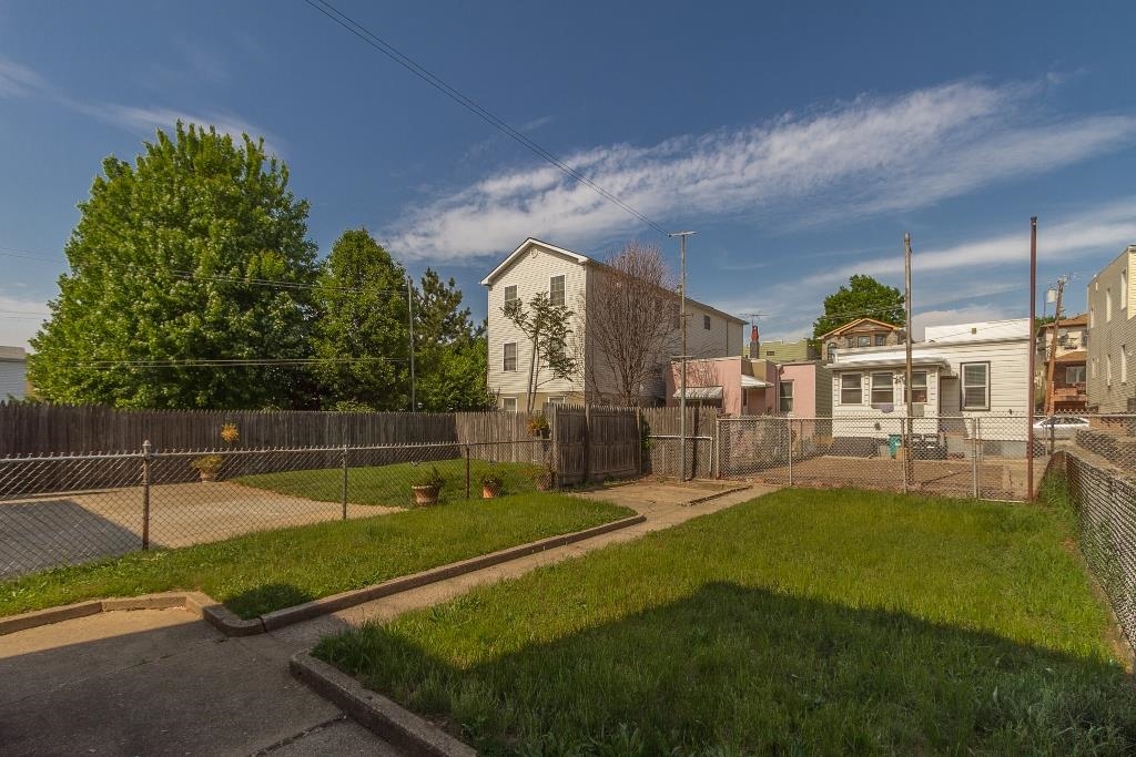 306 NEPTUNE AVE