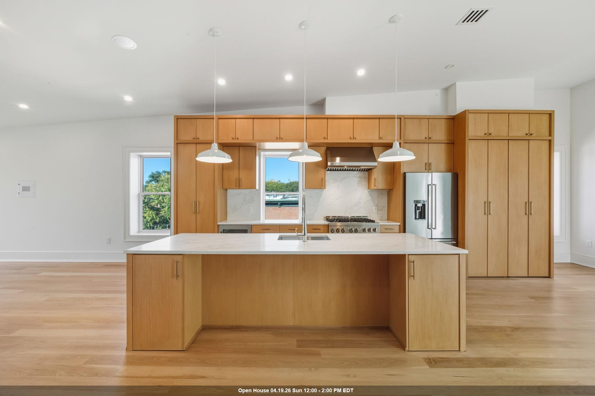 647 JERSEY AVE Unit: PH