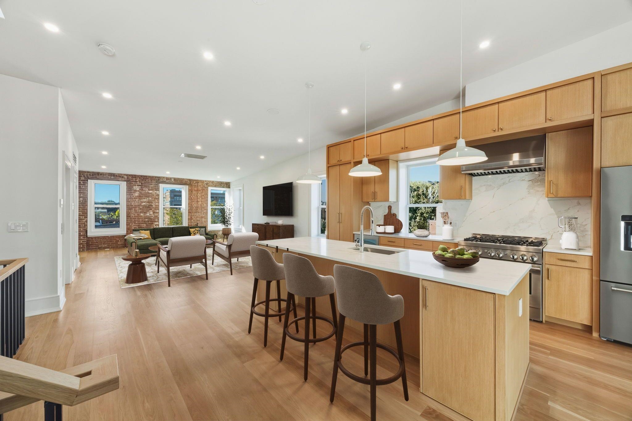 647 JERSEY AVE Unit: PH