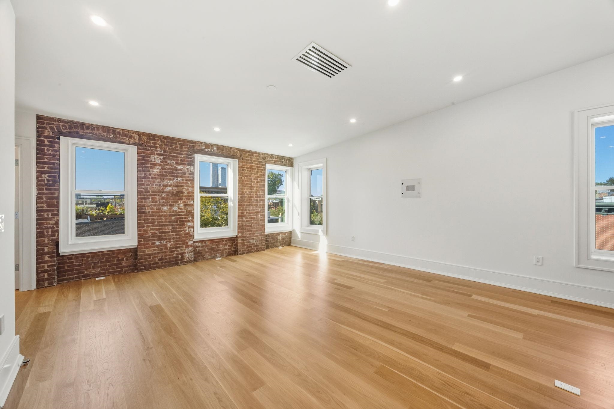 647 JERSEY AVE Unit: PH