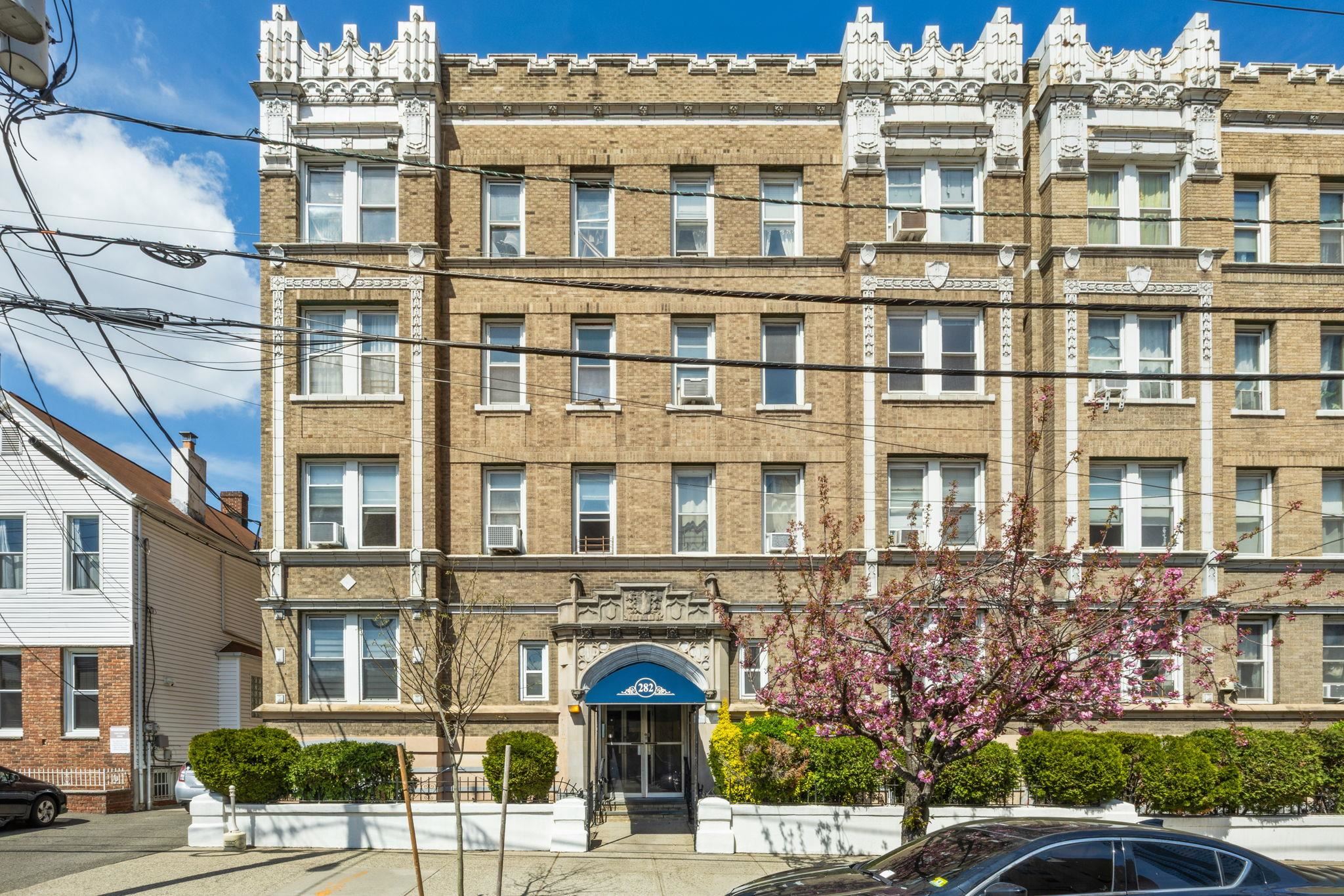 282 MAGNOLIA AVE Unit: 9