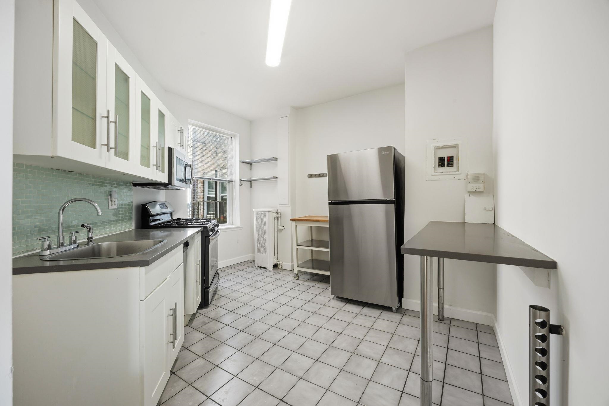 282 MAGNOLIA AVE Unit: 9