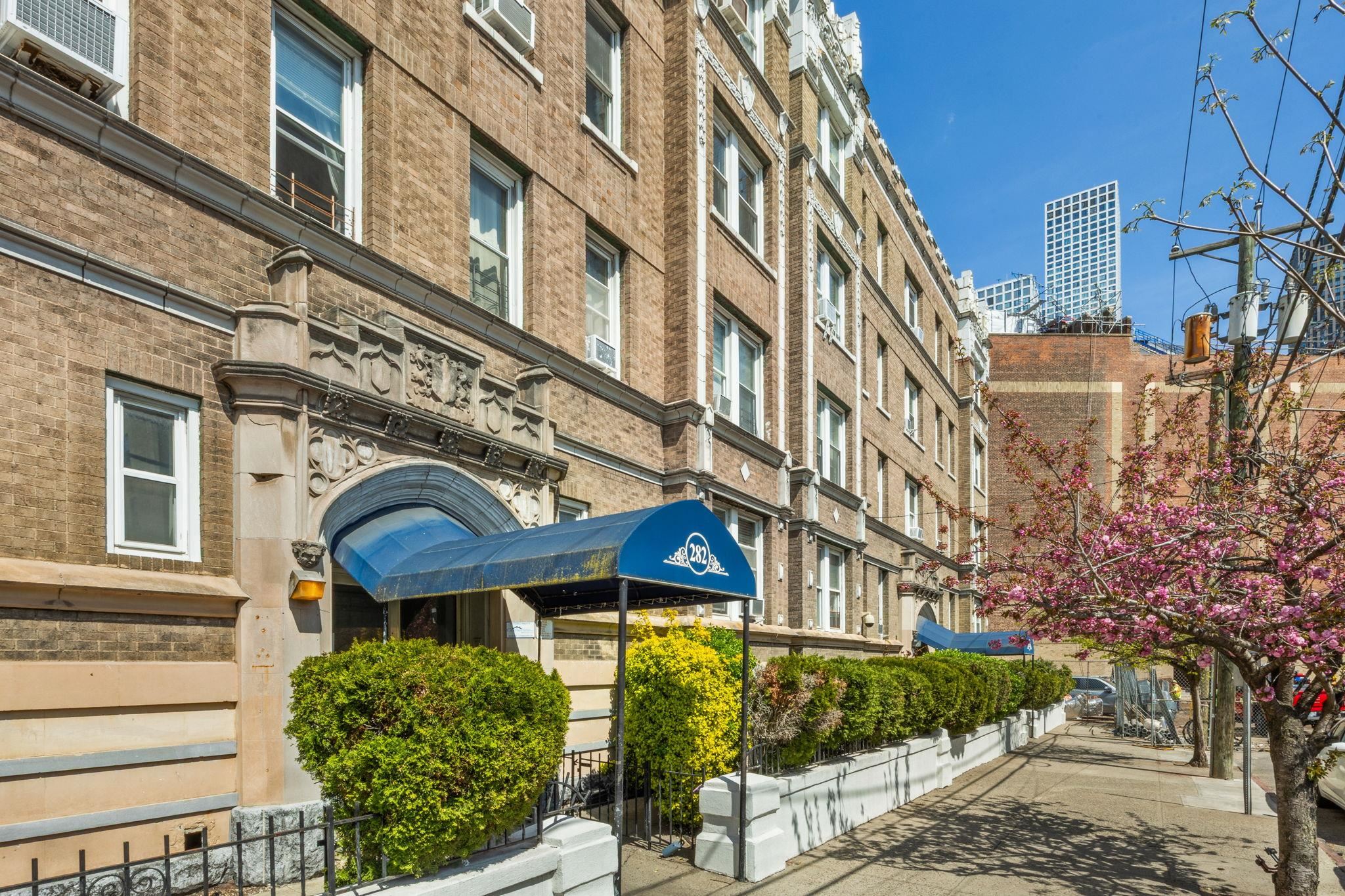 282 MAGNOLIA AVE Unit: 9