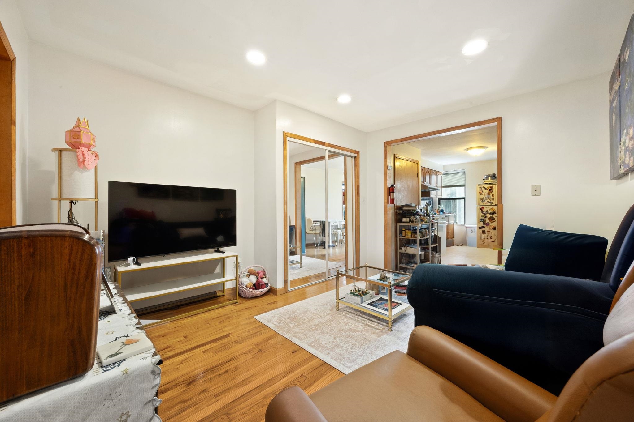 228 WILLOW AVE Unit: C