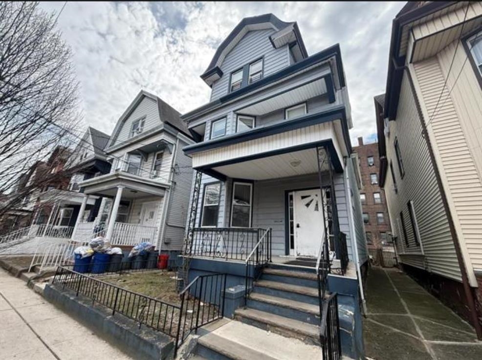 21 49TH ST Unit: 1