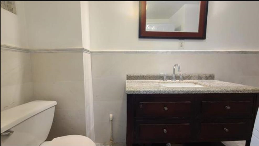 476 GREGORY AVE Unit: 2