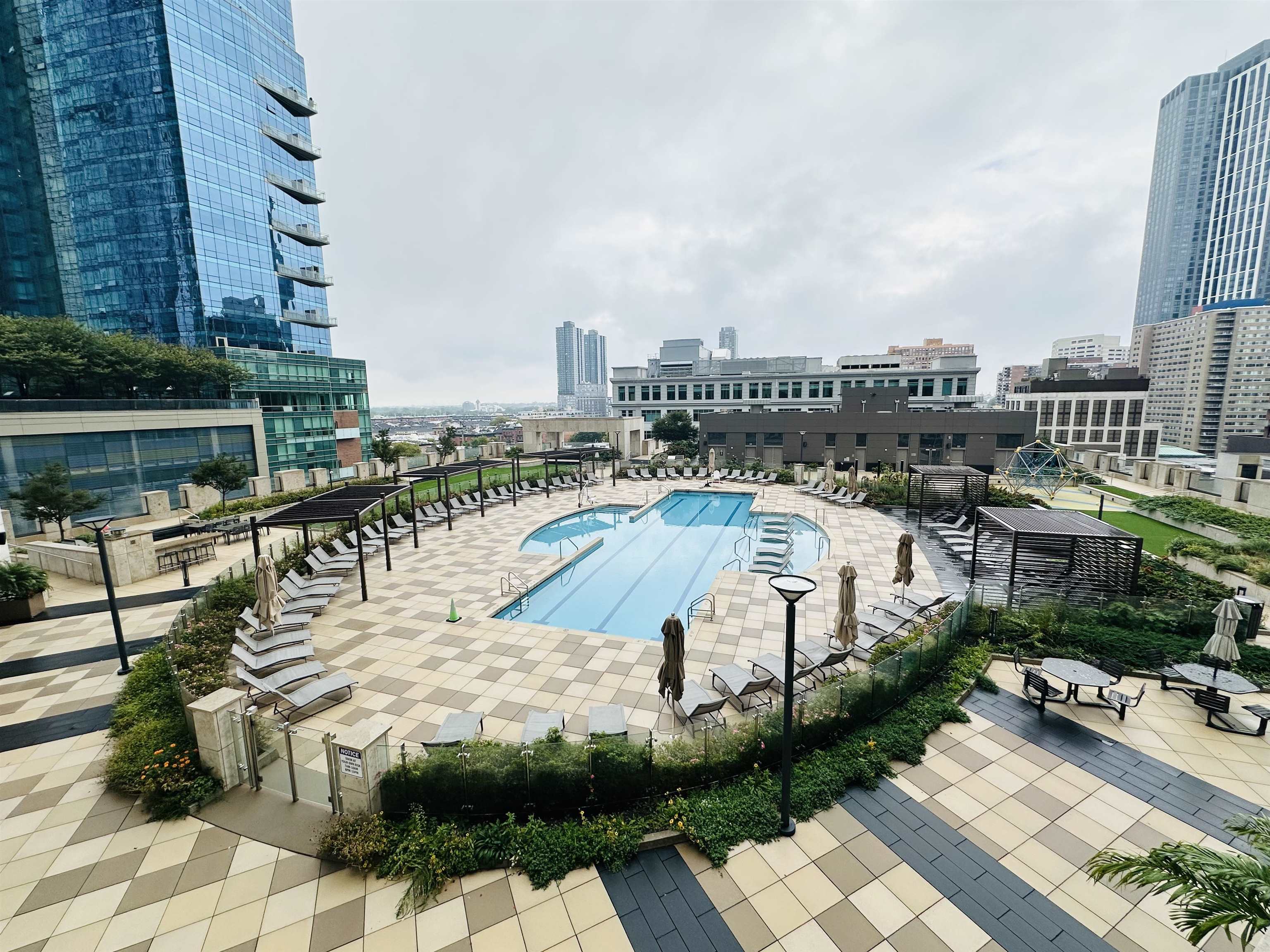 99 HUDSON ST Unit: 1807