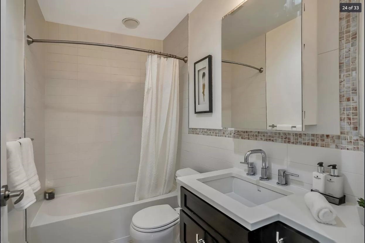 3312 HUDSON AVE Unit: 4c