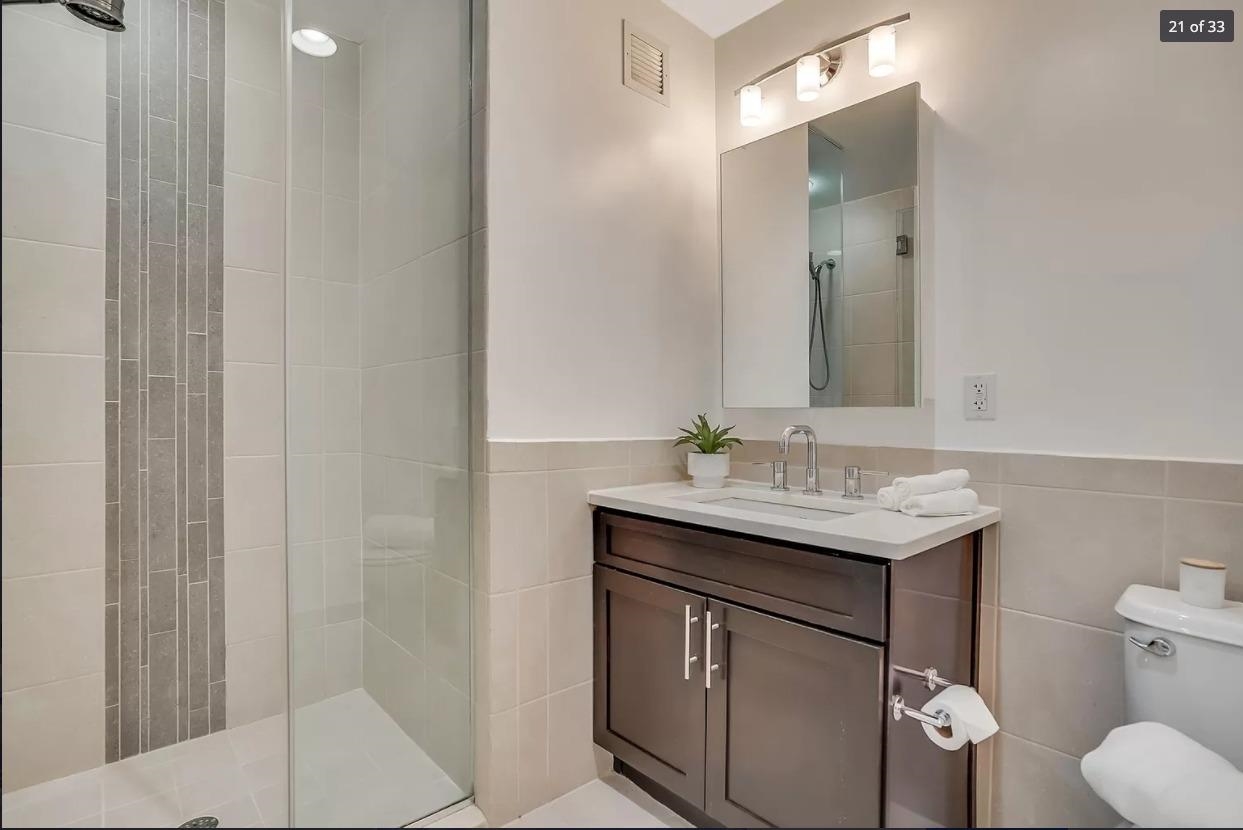 3312 HUDSON AVE Unit: 4c