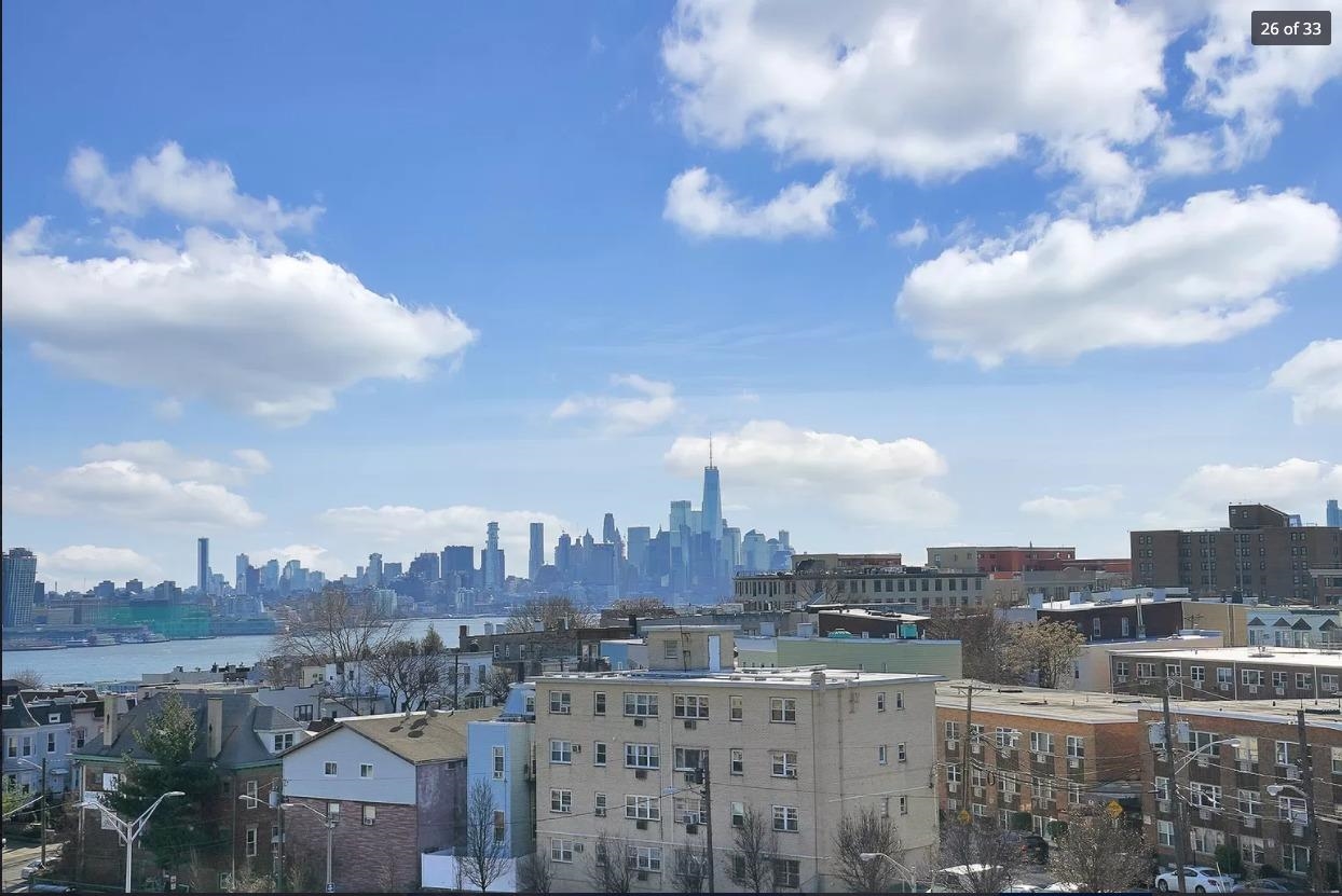 3312 HUDSON AVE Unit: 4c