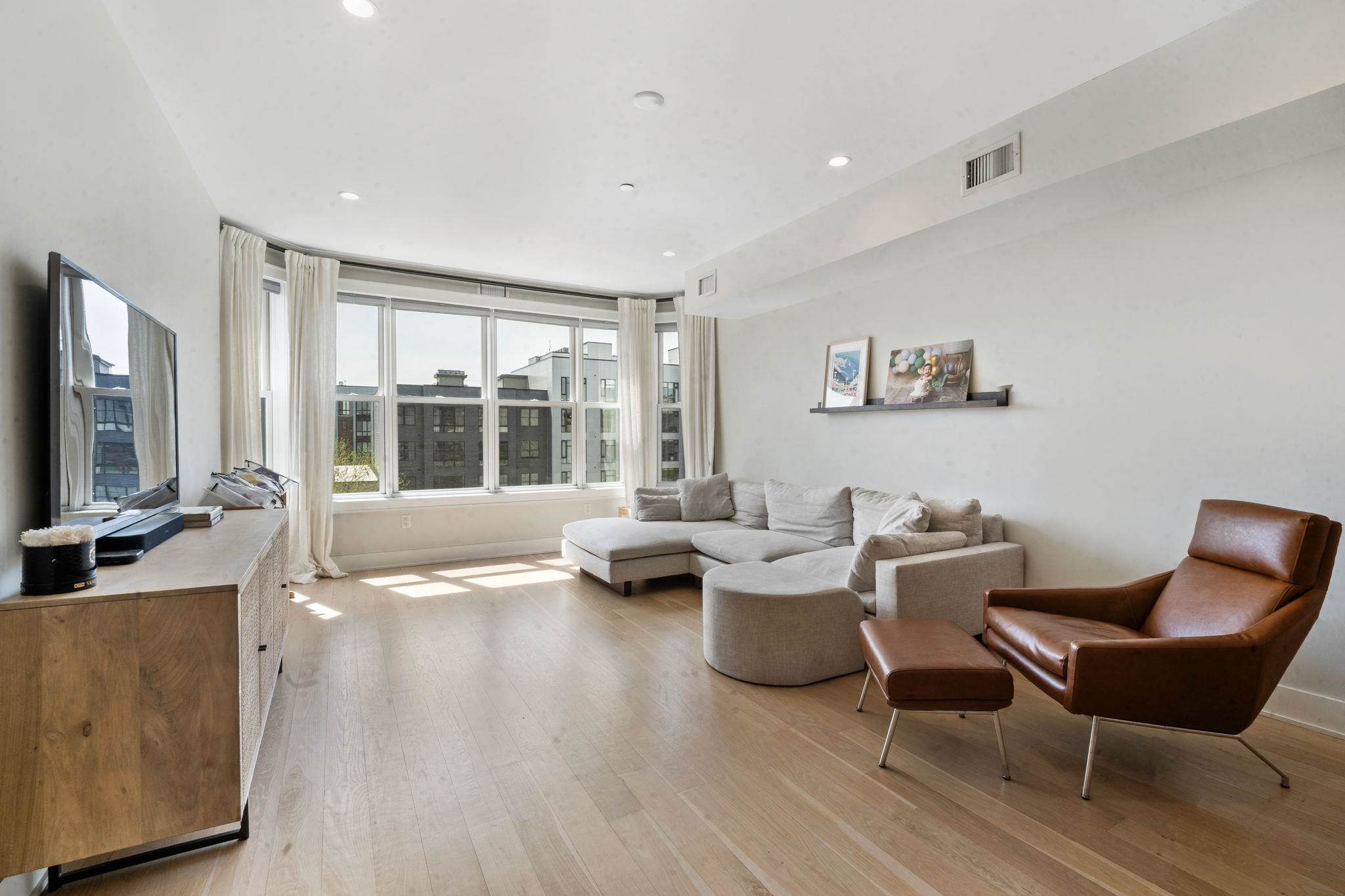 366 6TH ST Unit: 504