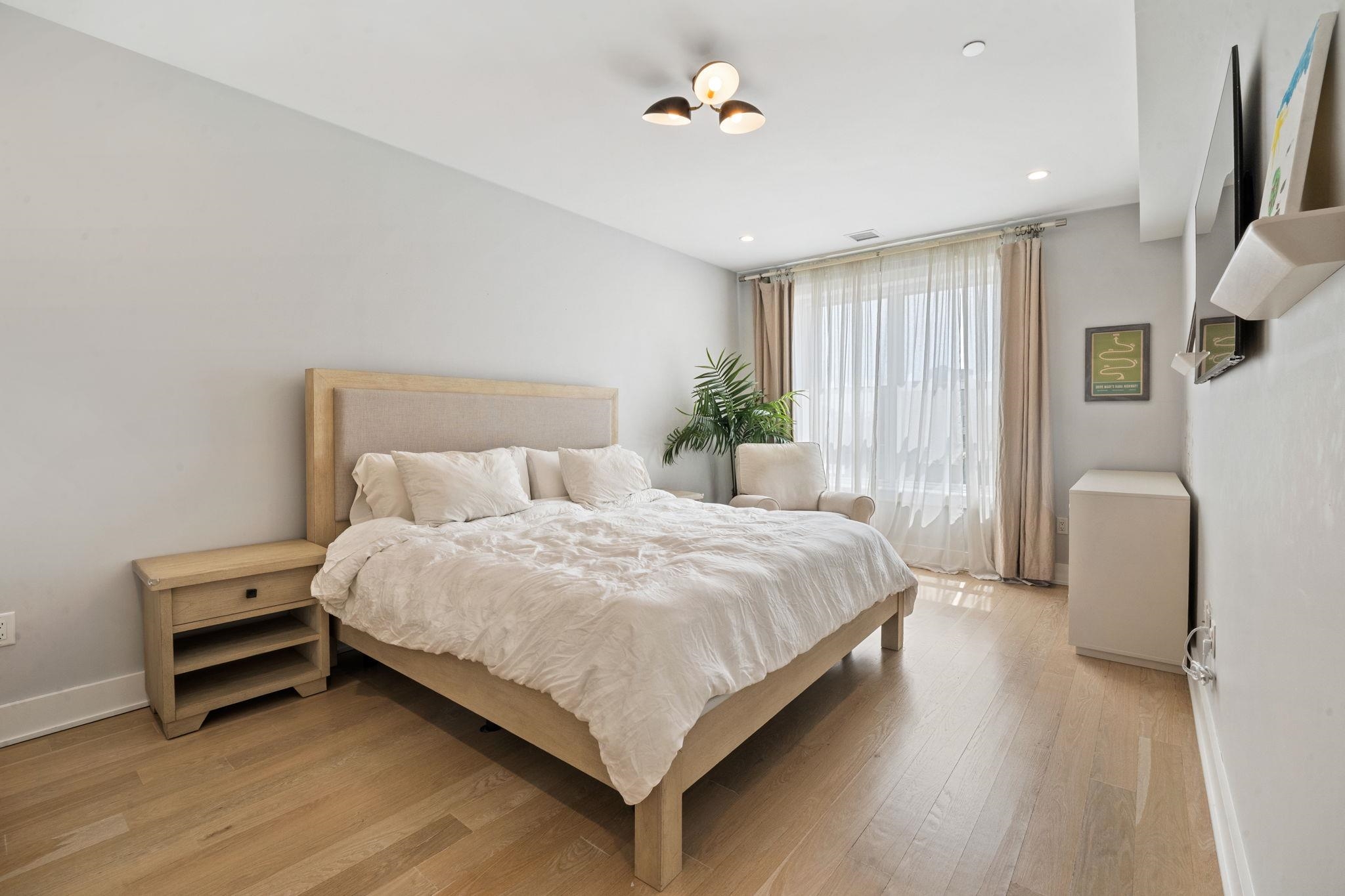 366 6TH ST Unit: 504