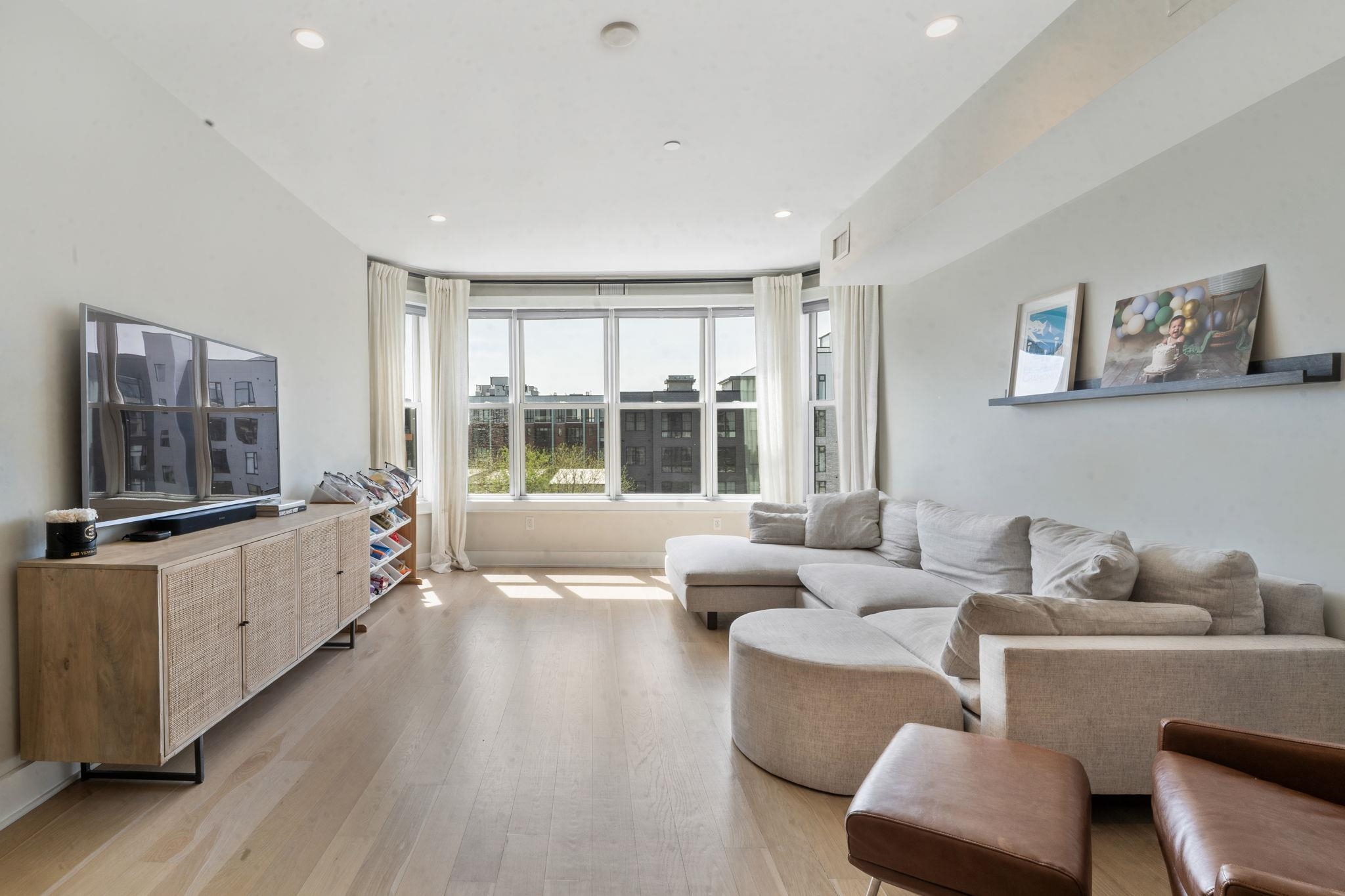 366 6TH ST Unit: 504