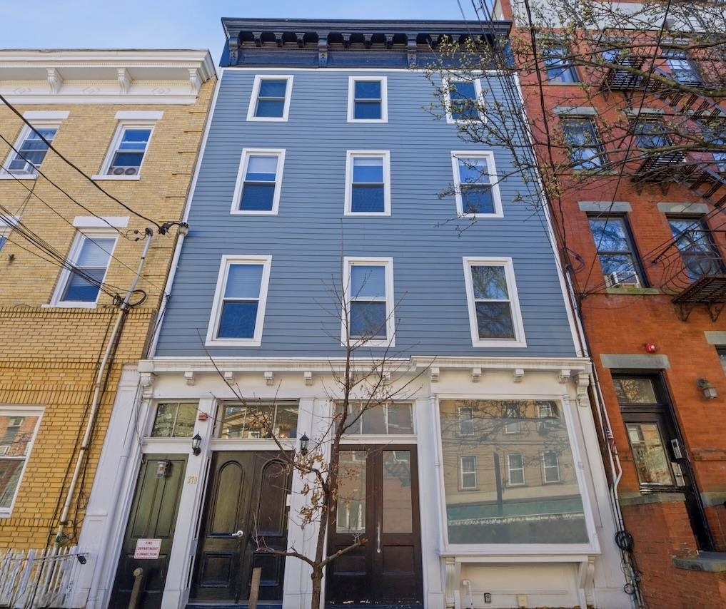 379 2ND ST Unit: 3