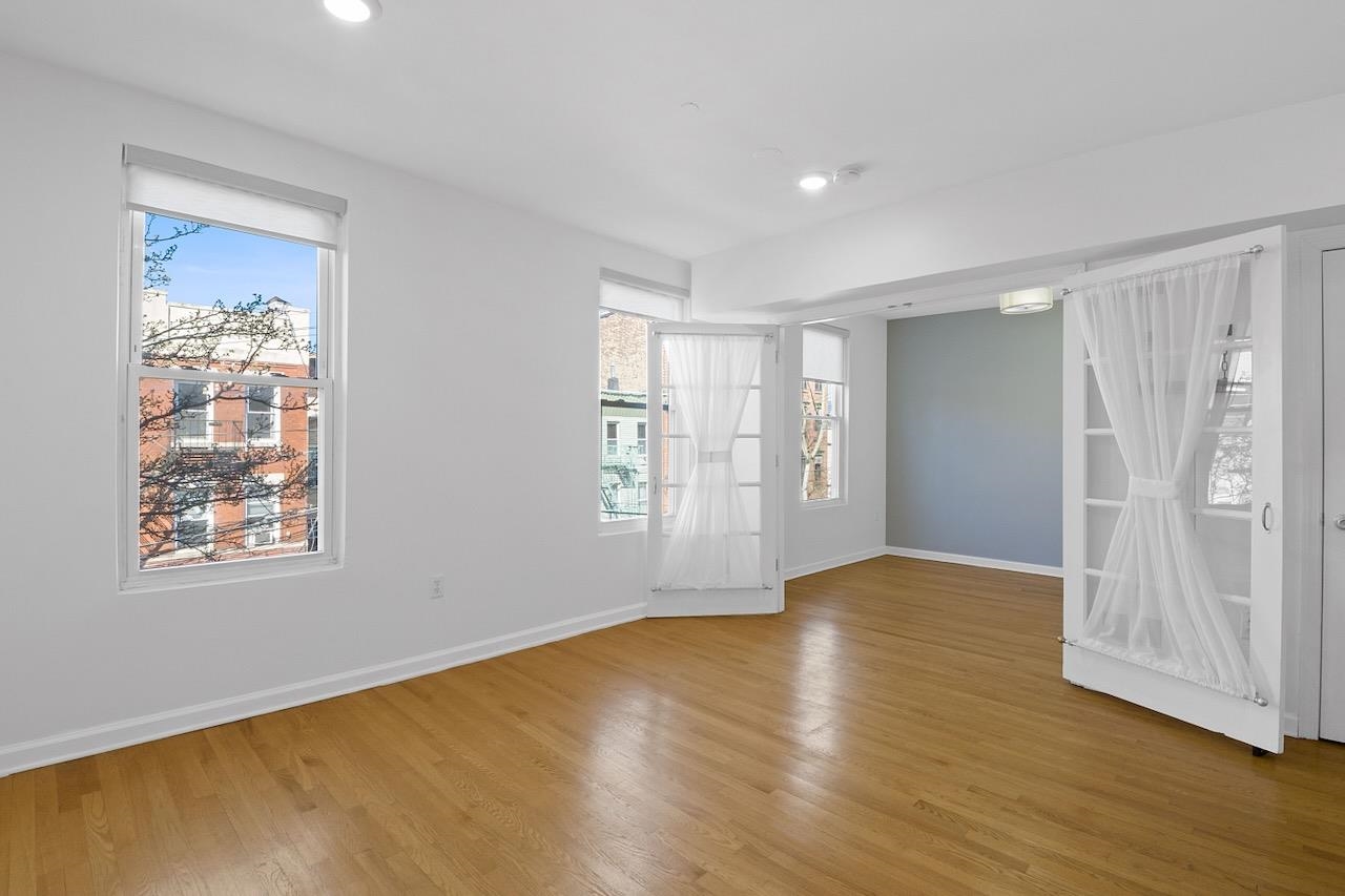 379 2ND ST Unit: 3